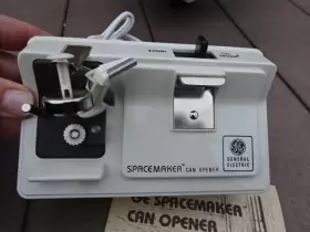 D1EC60 GE General Electric Spacemaker Opener Bracket Screws #2