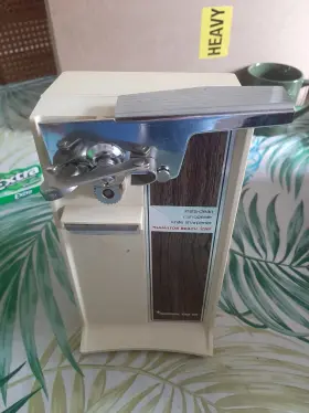 835-1 HAMILTON BEACH Electric Opener Scovill